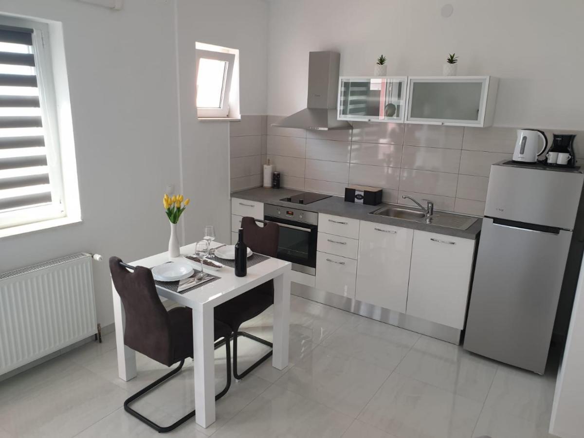 Apartmani Toni Drnis Exterior photo