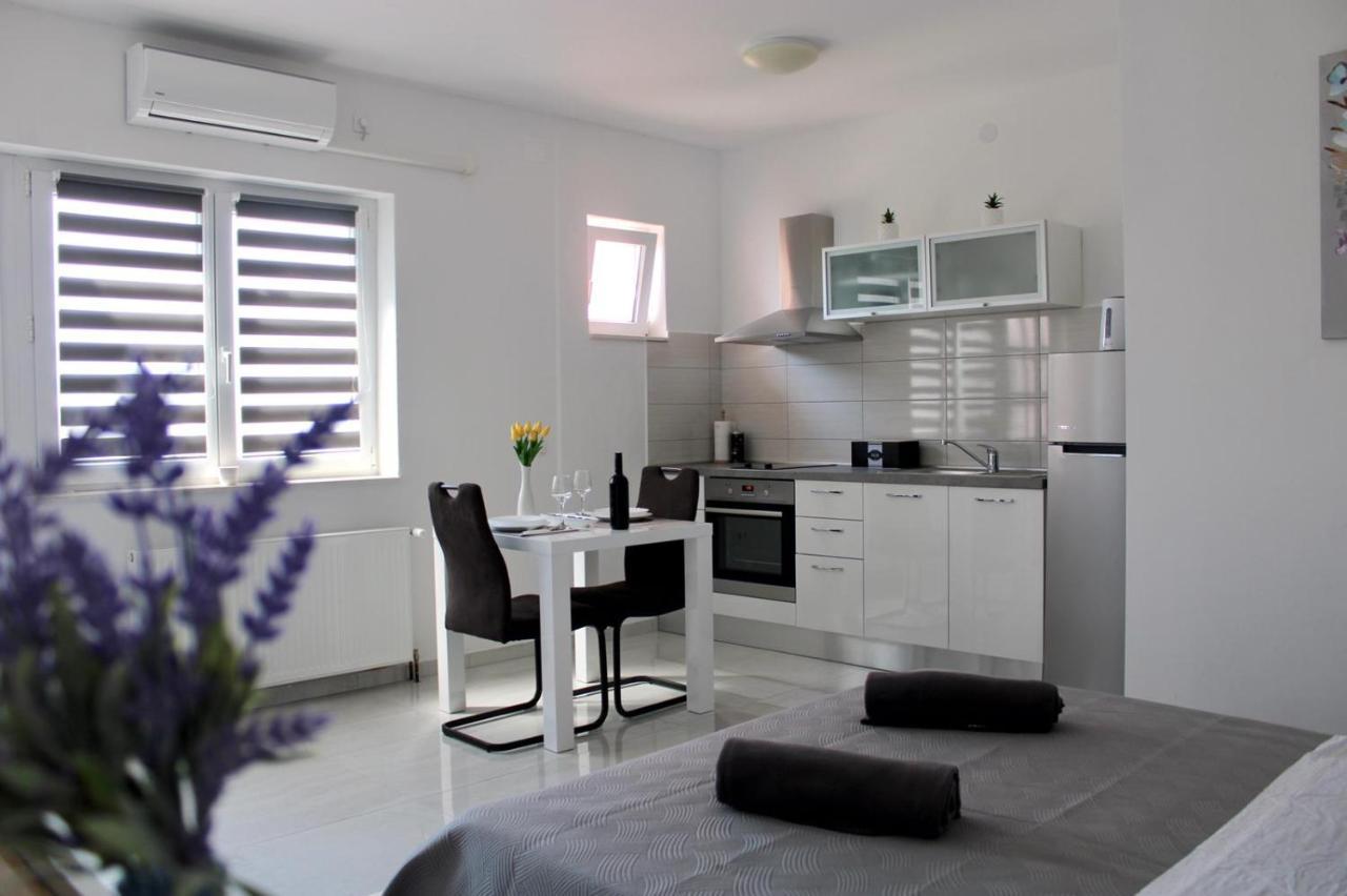Apartmani Toni Drnis Exterior photo