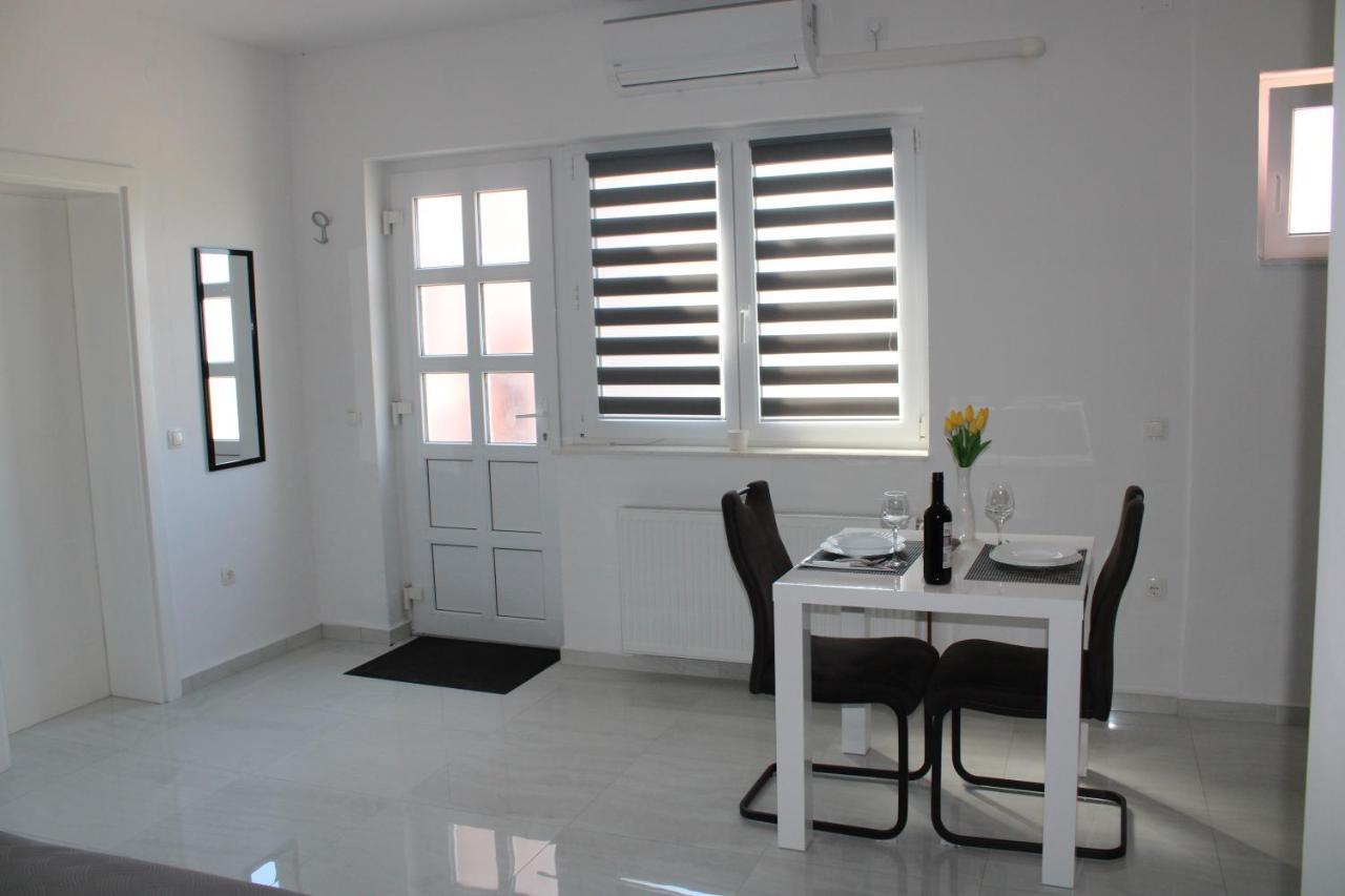 Apartmani Toni Drnis Exterior photo