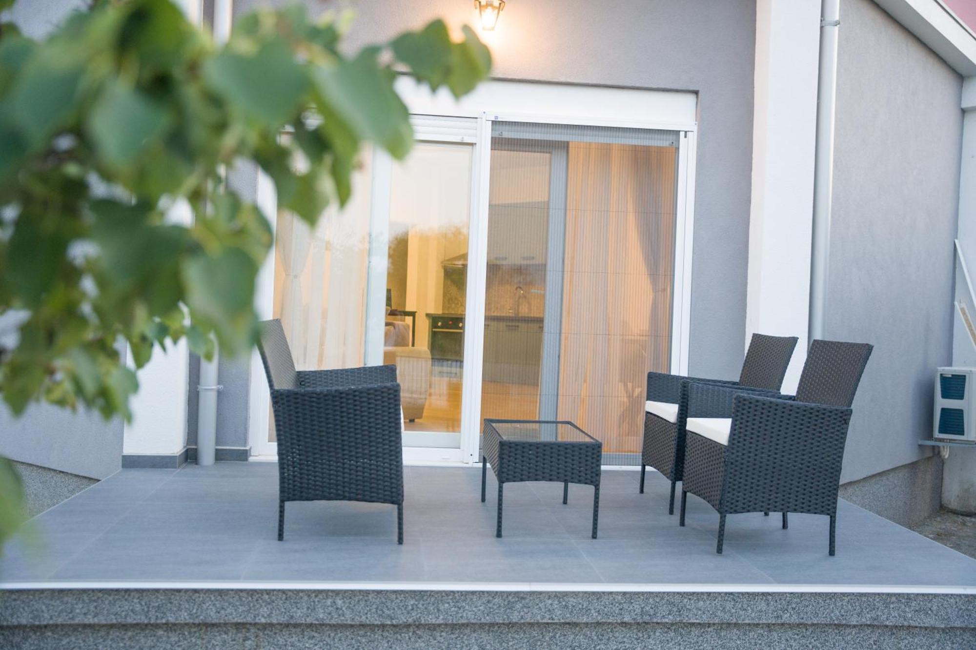 Apartmani Toni Drnis Exterior photo